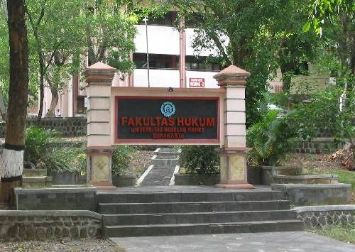 kampus-fakultas-hukum-fh-universitas-sebelas-maret-uns-surakarta